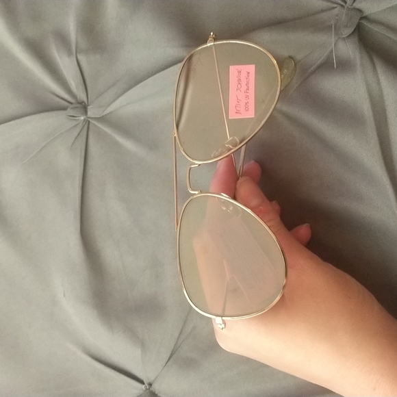 🚨LOW START🚨NEW BETSEY JOHNSON PINK GOLD AVIATOR SUNGLASSES - Picture 4 of 6